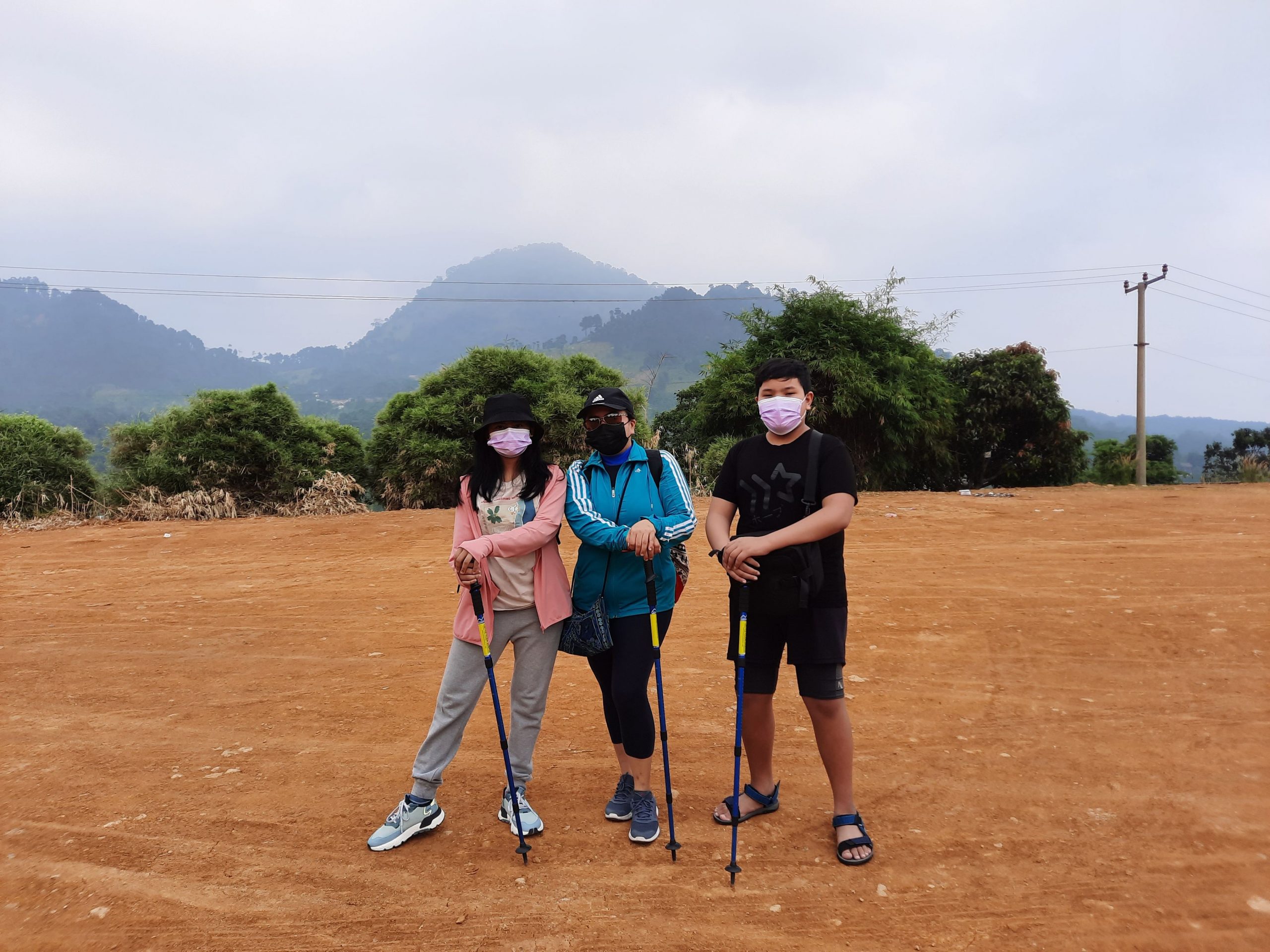 Paket Hiking Level Easy di Kawasan Sentul