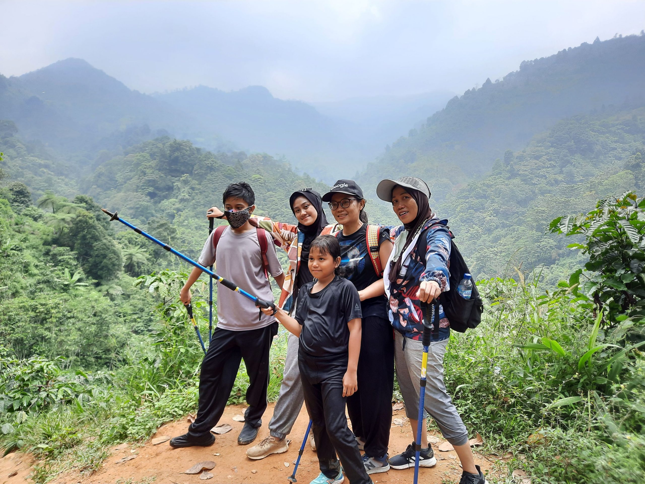 Hiking  Ramah Anak Curug Putri Kencana Sentul Bogor