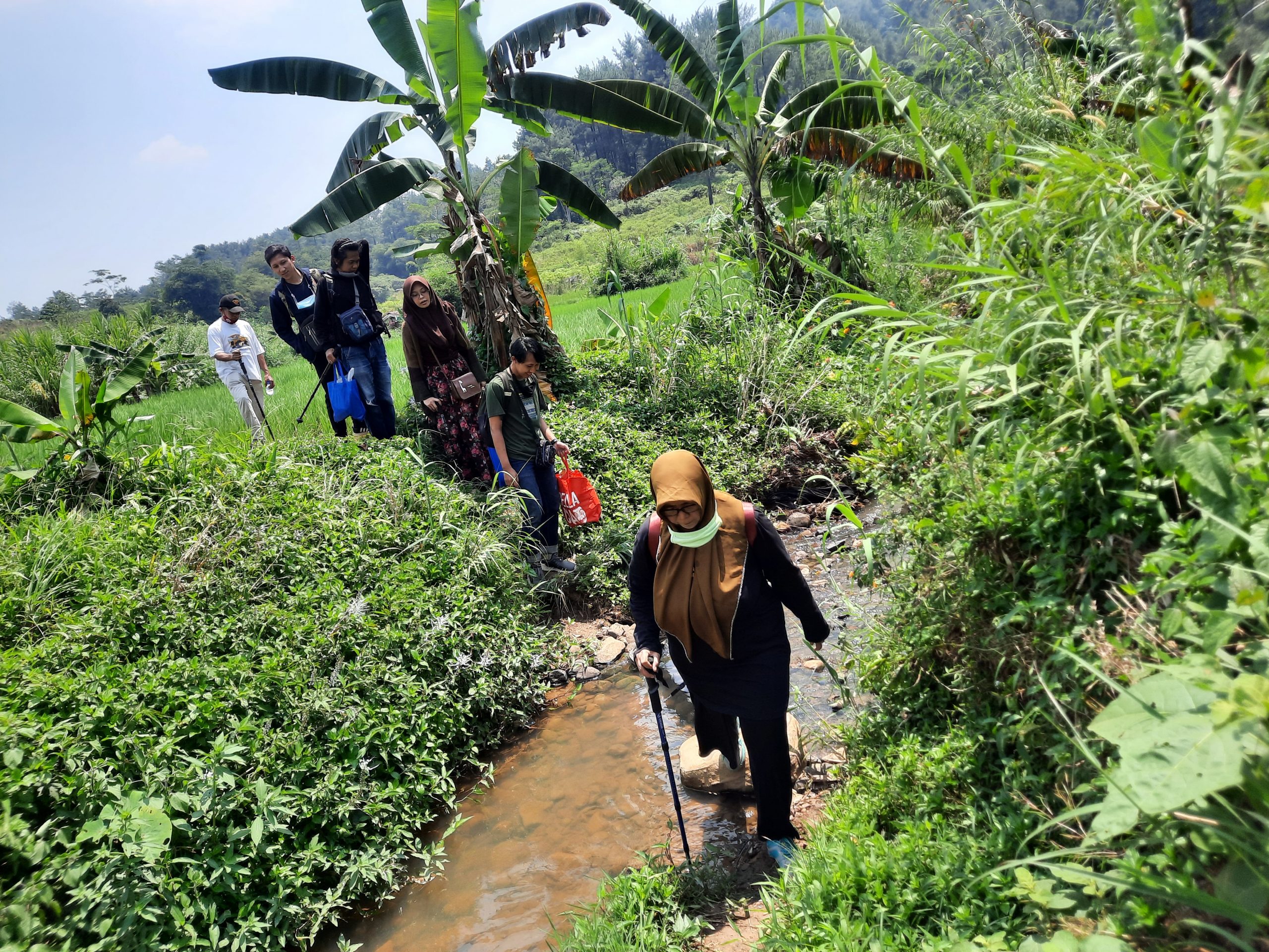 Wisatawan asal Ciangsana, Bogor Treking ke Sentul Bogor